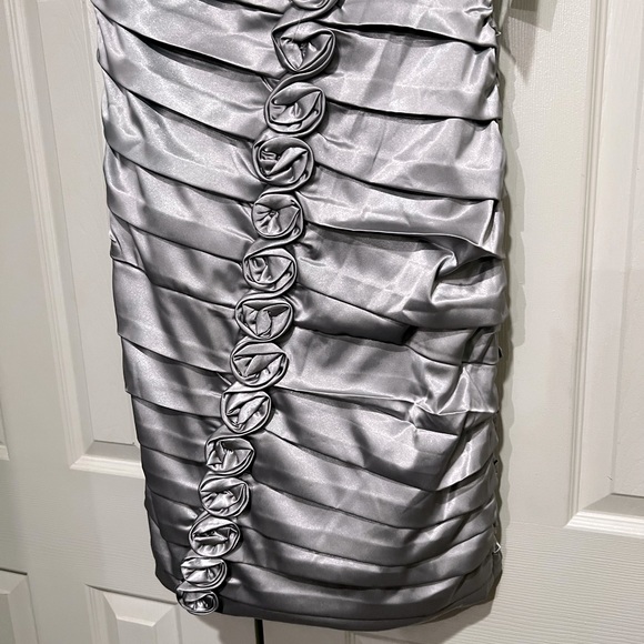 NEW SIGNATURE BY SANGRIA SILVER RUCHED COCKTAIL SOCIAL DRESS - Picture 6 of 11